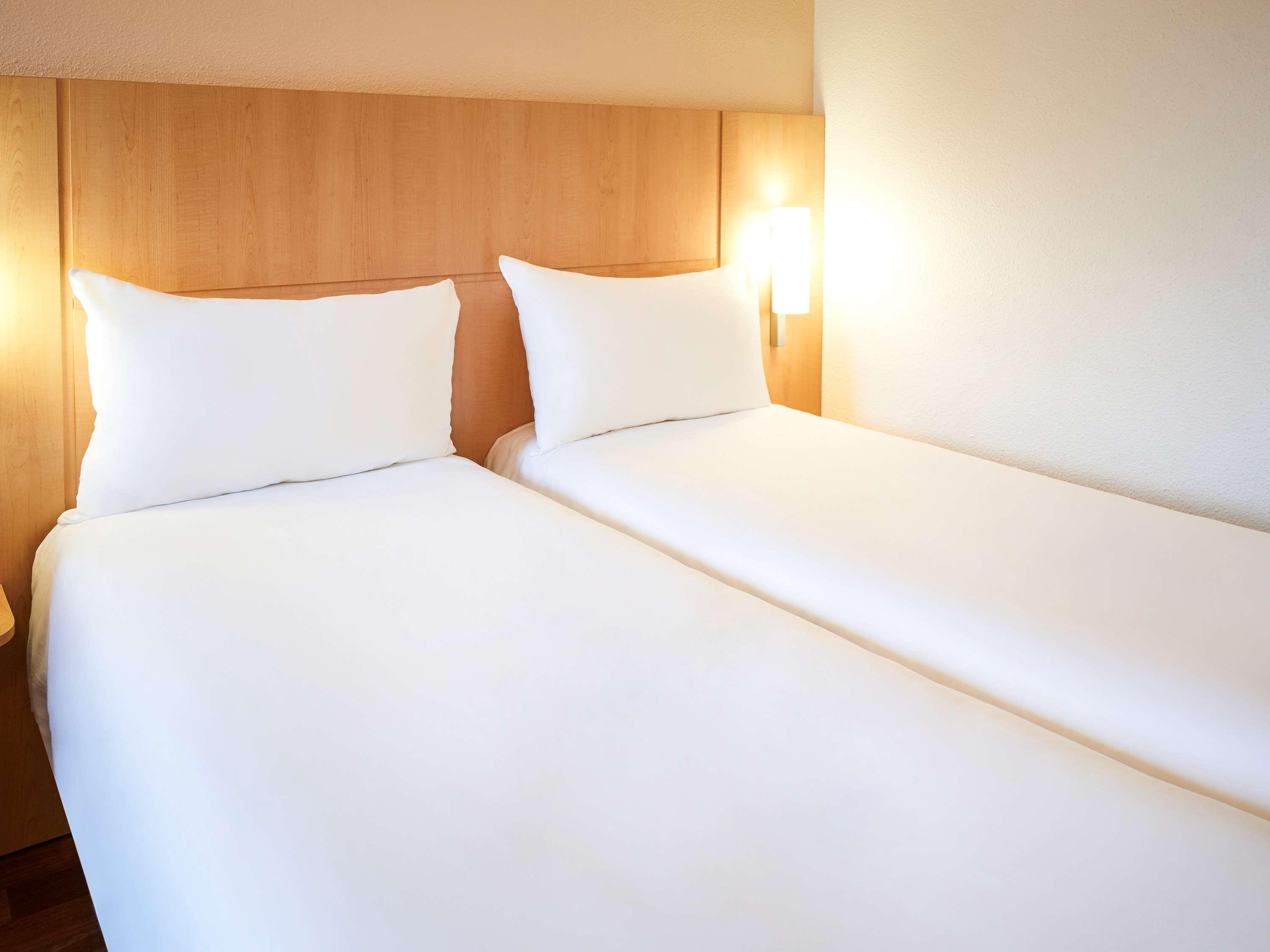 Ibis Hauptbahnhof Hotel 3*