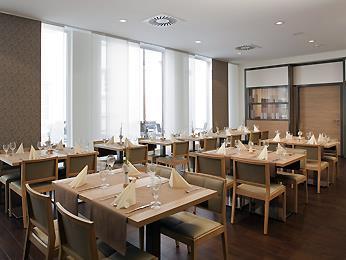 Ibis Hauptbahnhof Hotel 3*