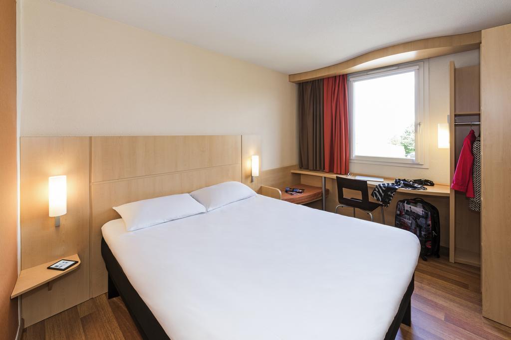 Ibis Hauptbahnhof Hotel 3*
